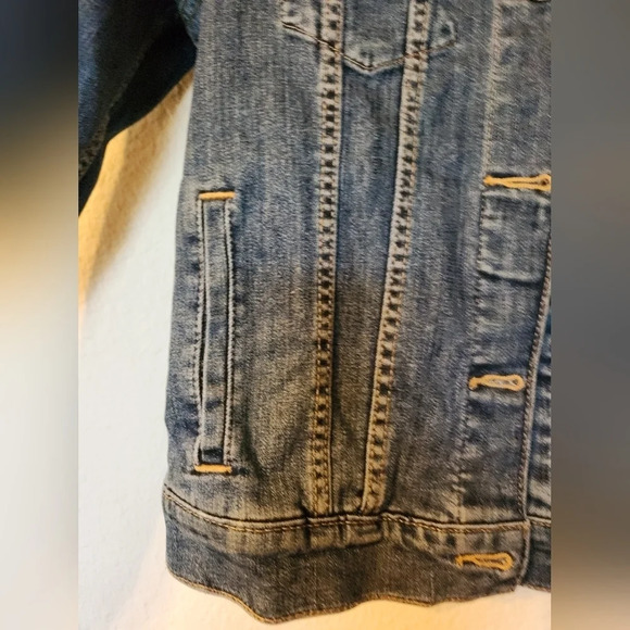 Levi's Jean Jacket - Picture 8 of 10